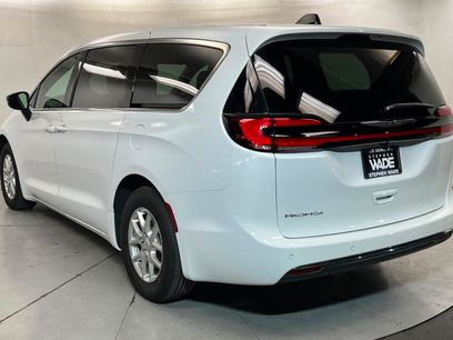 New 2026 Chrysler Pacifica Select