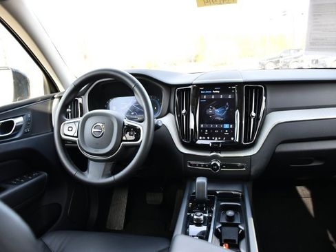 Certified 2025 Volvo XC60 B5 Plus image 17