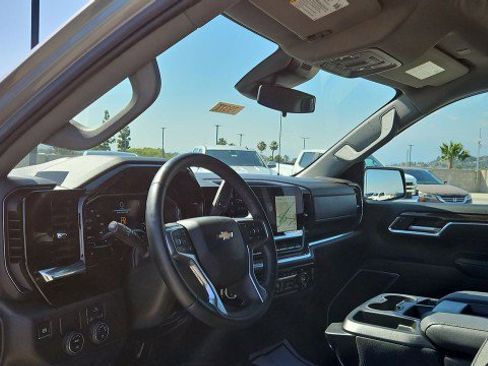 Used 2025 Chevrolet Silverado 1500 LT w/ Convenience Package II RWD image 10