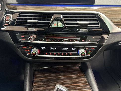 Used 2018 BMW 530i xDrive image 16