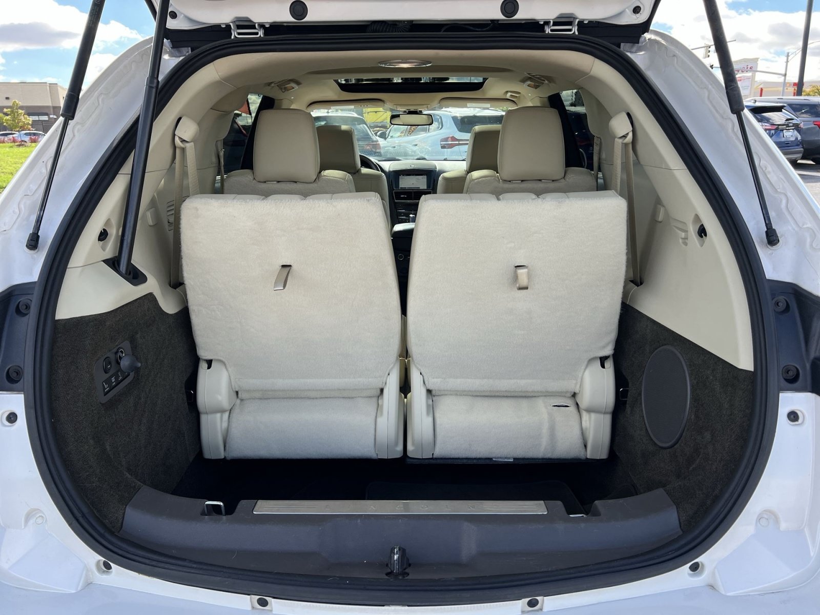 Used 2018 Lincoln MKT AWD w/ Technology Package image 35