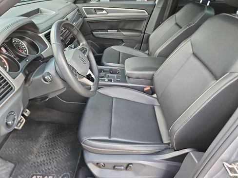 Used 2020 Volkswagen Atlas Cross Sport SE FWD image 13