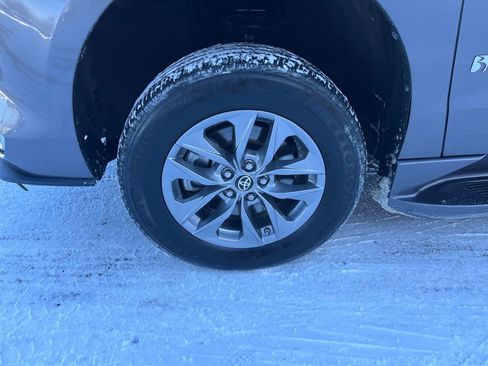 Used 2023 Toyota Sienna XLE image 27