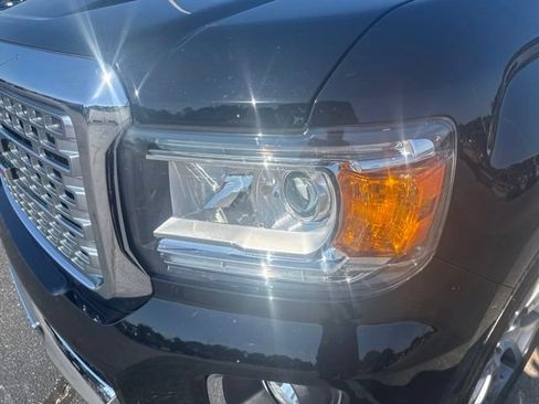 Used 2017 GMC Canyon Denali AWD/4WD image 9