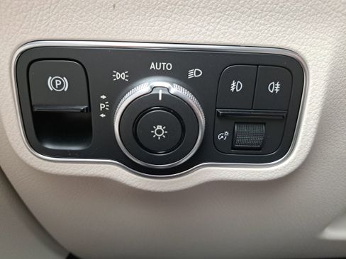 Certified 2025 Mercedes-Benz GLA 250 4MATIC image 27