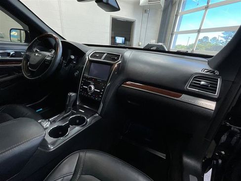 Used 2018 Ford Explorer Platinum AWD/4WD image 33