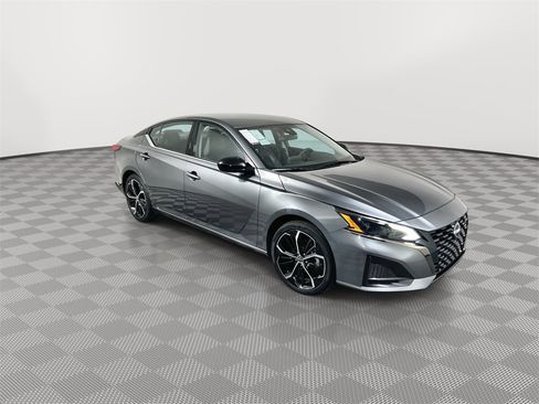 Certified 2025 Nissan Altima 2.5 SR image 2