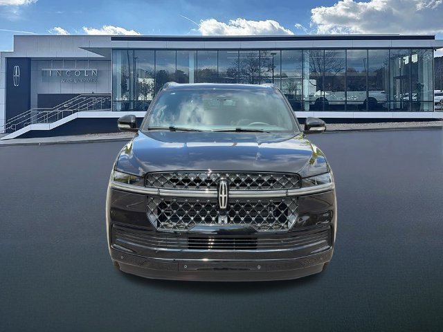 New 2027 Lincoln Navigator Reserve w/ Jet Appearance Package AWD/4WD image 2