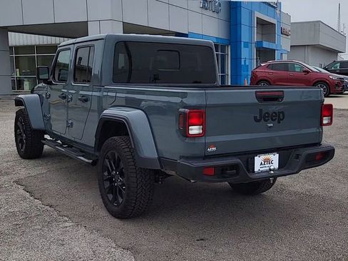 Used 2025 Jeep Gladiator Sport image 6