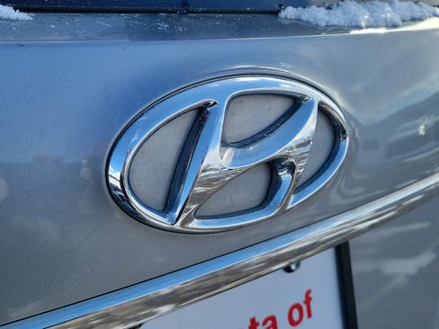 Used 2017 Hyundai Santa Fe Limited image 6