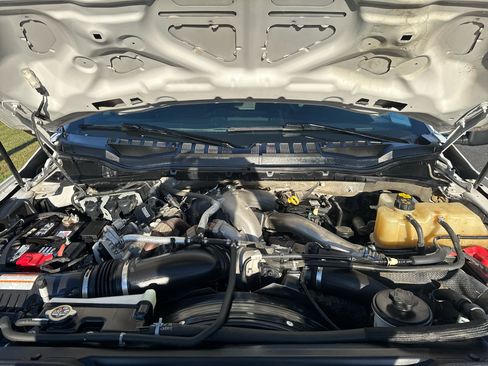 Used 2020 Ford F350 XLT w/ XLT Premium Package image 12