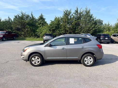 Used 2014 Nissan Rogue S w/ Convenience Package AWD/4WD image 4