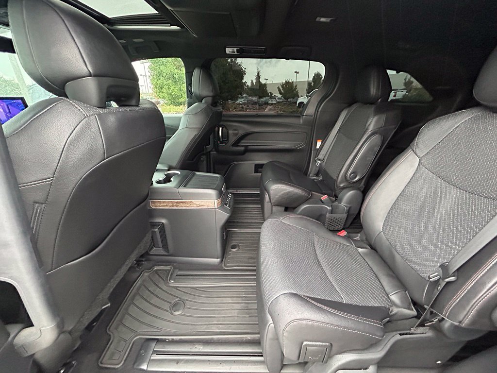 Used 2025 Toyota Sienna Platinum AWD/4WD image 26