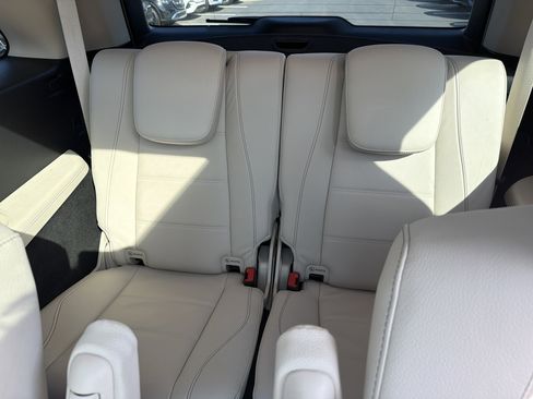 Used 2025 Mercedes-Benz GLS 450 4MATIC image 32