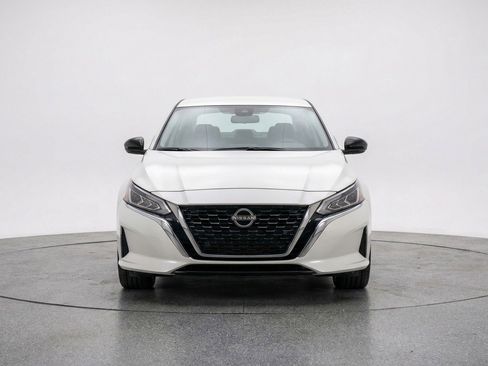 Used 2025 Nissan Altima 2.5 SV image 2