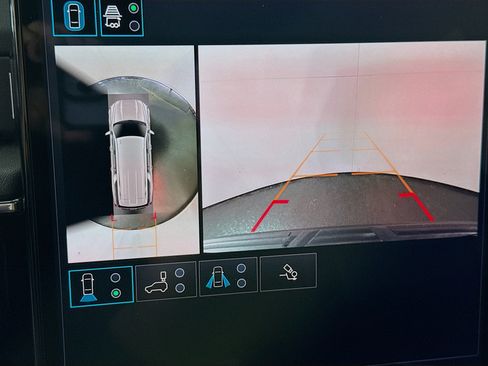 Used 2025 GMC Yukon XL Denali RWD image 19