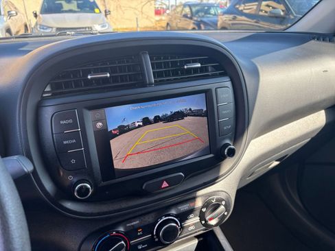 Used 2025 Kia Soul LX w/ LX Technology Package FWD image 22