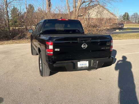 Used 2024 Nissan Frontier SV image 3