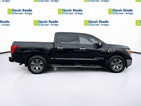 Used 2017 Nissan Titan SV RWD image 9