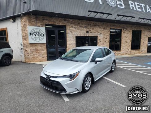 Used 2025 Toyota Corolla LE FWD image 1