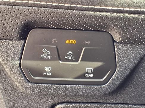 Certified 2025 Volkswagen Atlas SEL Premium R-Line AWD/4WD image 19