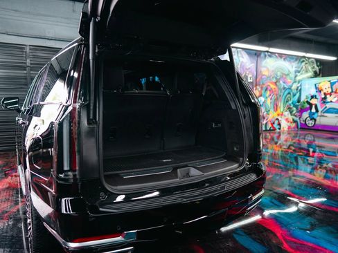 Used 2025 Cadillac Escalade Premium Luxury image 13