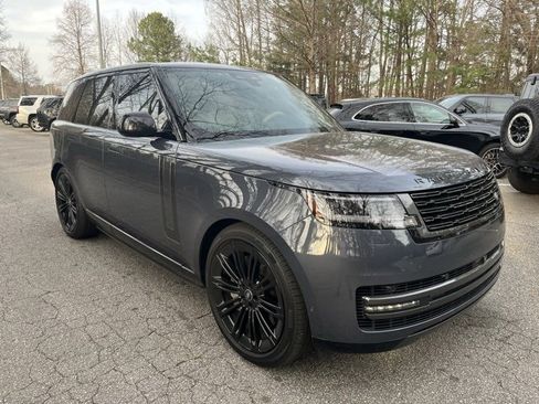 Certified 2025 Land Rover Range Rover SE image 2
