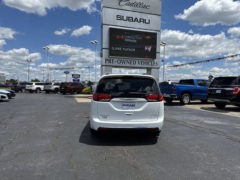 Used 2019 Chrysler Pacifica Limited FWD image 4