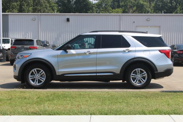 Used 2021 Ford Explorer XLT RWD image 2