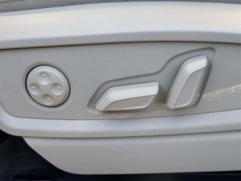 Used 2019 Audi Q5 2.0T Premium w/ Convenience Package image 18