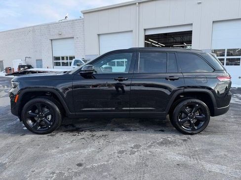 Used 2025 Jeep Grand Cherokee Altitude w/ Trailer Tow Package image 2