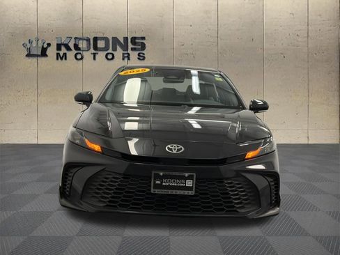 Used 2025 Toyota Camry SE w/ Convenience Package FWD image 3