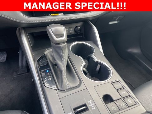 Used 2023 Toyota Highlander XLE image 27