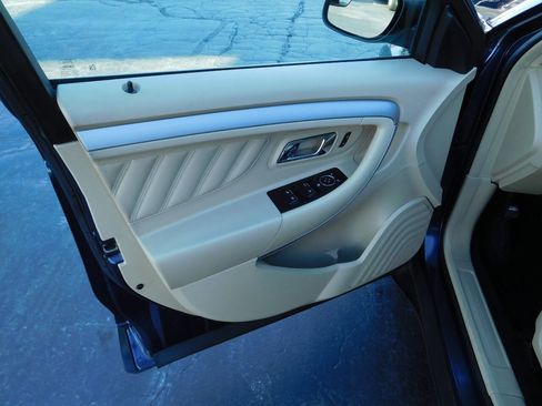 Used 2017 Ford Taurus SE image 21