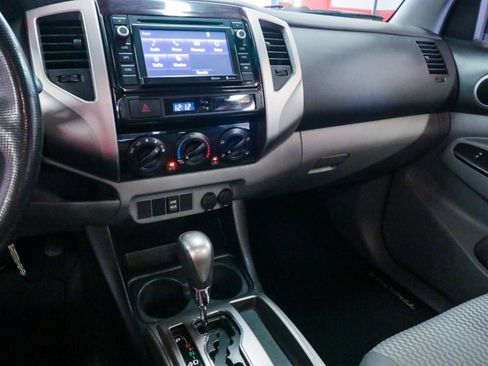 Used 2014 Toyota Tacoma PreRunner w/ SR5 Package image 16