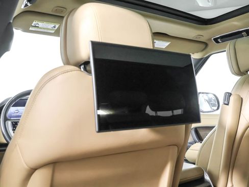 Used 2024 Land Rover Range Rover Long Wheelbase SE image 39