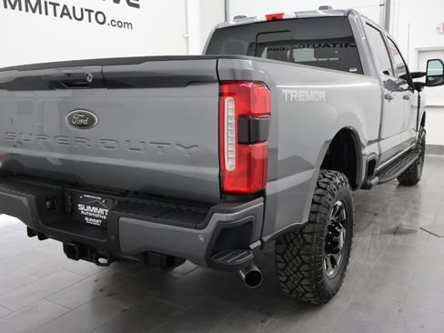 Used 2025 Ford F250 XLT w/ Black Appearance Package AWD/4WD image 4