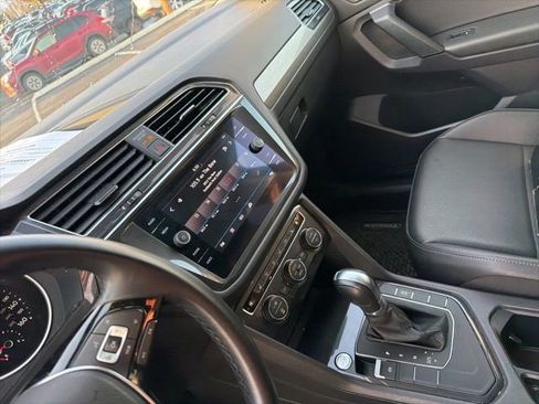 Used 2019 Volkswagen Tiguan SE w/ Panoramic Sunroof Package image 6