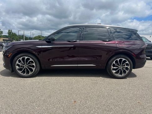 Used 2024 Lincoln Nautilus Reserve w/ Equipment Group 202A AWD/4WD image 2