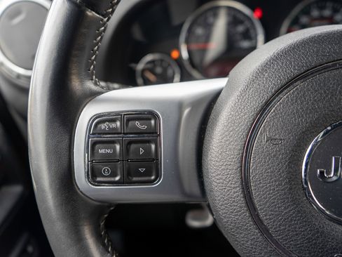 Used 2017 Jeep Wrangler Unlimited Rubicon AWD/4WD image 22