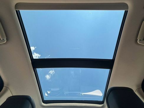 Used 2019 Land Rover Range Rover Long Wheelbase Supercharged image 24