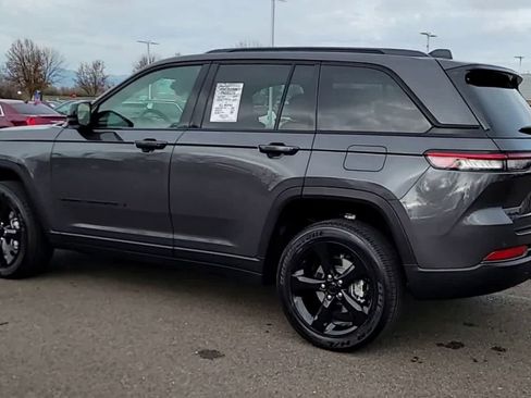 New 2025 Jeep Grand Cherokee Altitude image 6
