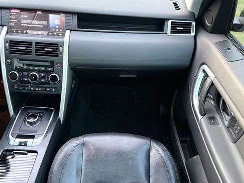 Used 2017 Land Rover Discovery Sport HSE image 14