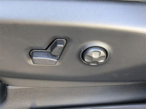 New 2026 Chrysler Voyager LX image 18