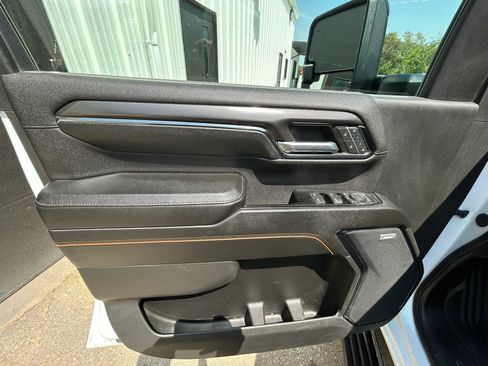 Used 2024 GMC Sierra 2500 AT4 w/ AT4 Premium Plus Package AWD/4WD image 15