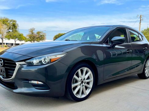 Used 2017 MAZDA MAZDA3 Touring FWD image 5