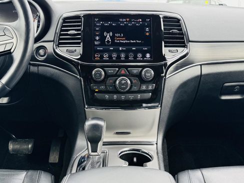 Used 2022 Jeep Grand Cherokee Limited image 24