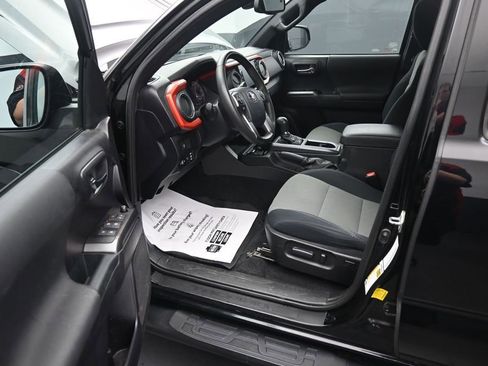 Used 2020 Toyota Tacoma TRD Sport w/ Technology Package AWD/4WD image 15