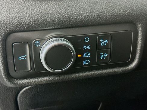 Used 2020 Ford Explorer XLT image 17