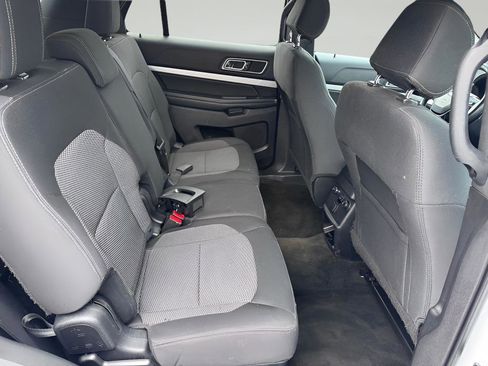 Used 2016 Ford Explorer XLT AWD/4WD image 17